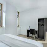 De